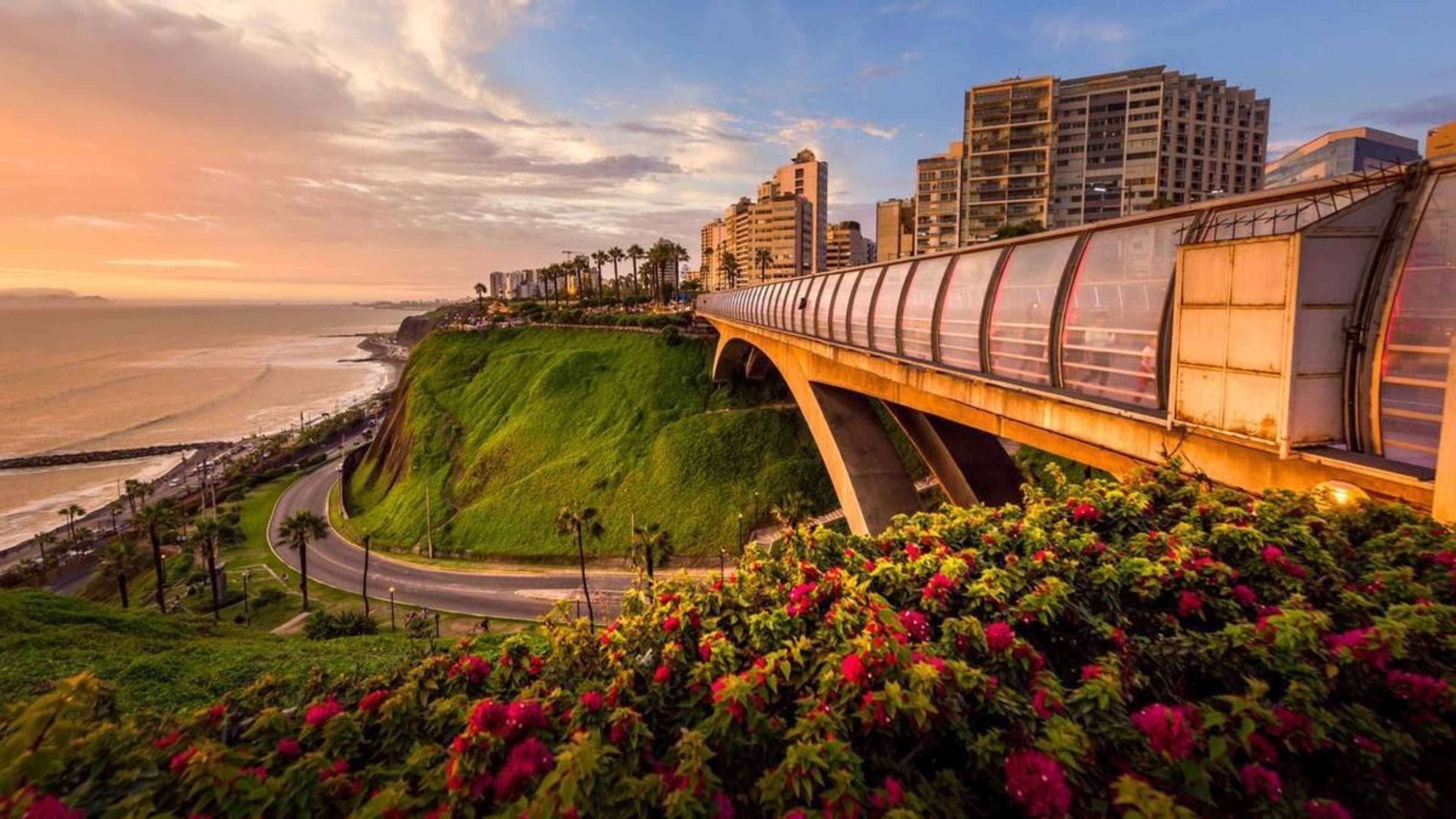 Miraflores Lima Perú — vista al Pacífico desde los acantilados, paquete desde Chile