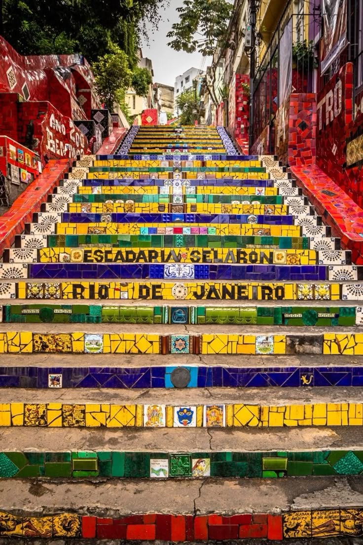 Escadaria Selarón con mosaicos coloridos, Santa Teresa